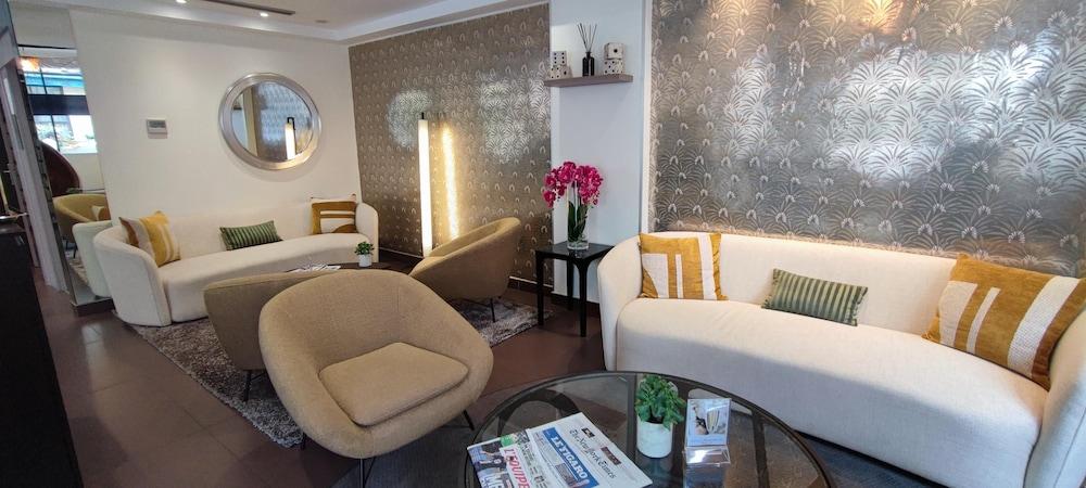Elysees Bassano Hotel